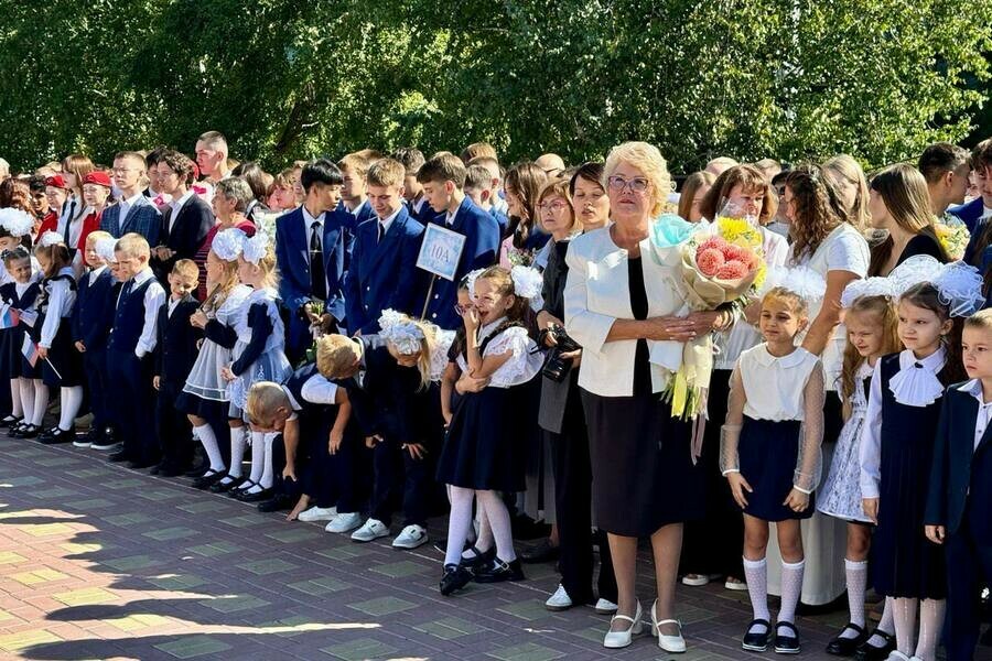 Новый учебный год начался для почти ста тысяч амурских школьников