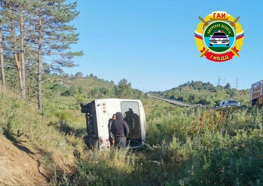 В автобусе перевозили рабочих появились подробности о пострадавших в перевернувшемся ПАЗе на амурской трассе