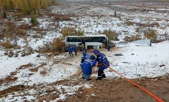 В соседнем с Приамурьем районе Якутии автобус упал с трассы четыре человека погибли