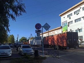 Мэру Благовещенска пожаловались на парковку фур в одном из районов города