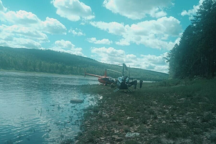 Поиски пропавшего в Приамурье вертолета ведут с воздуха 