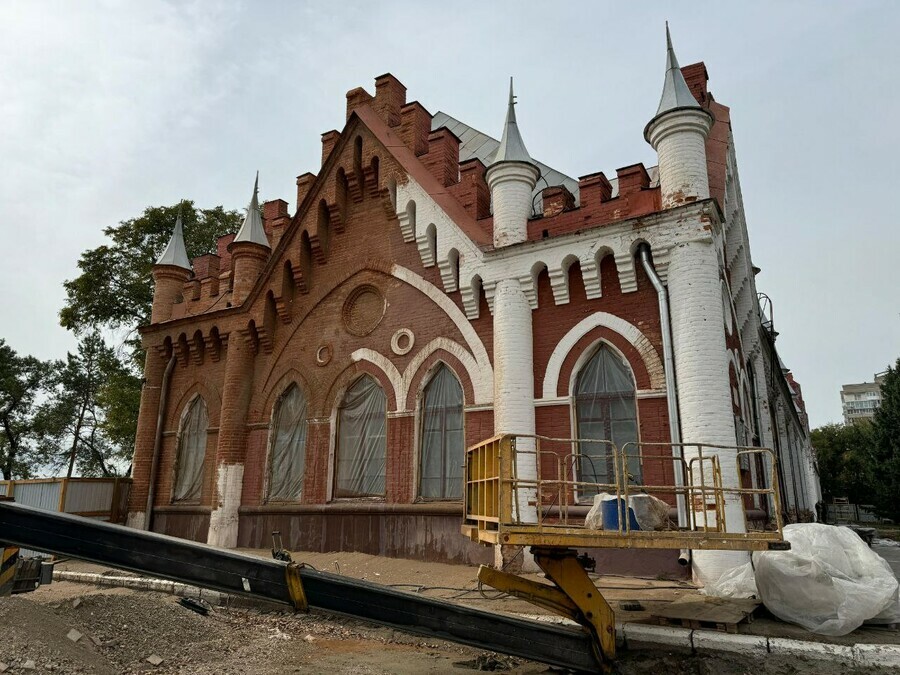 Мавритания больше не будет походить на расписной пряник одному из красивейших зданий Благовещенска начали возвращать исторический облик 