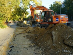 Новый асфальт укладывают в Благовещенске на улице Амурской