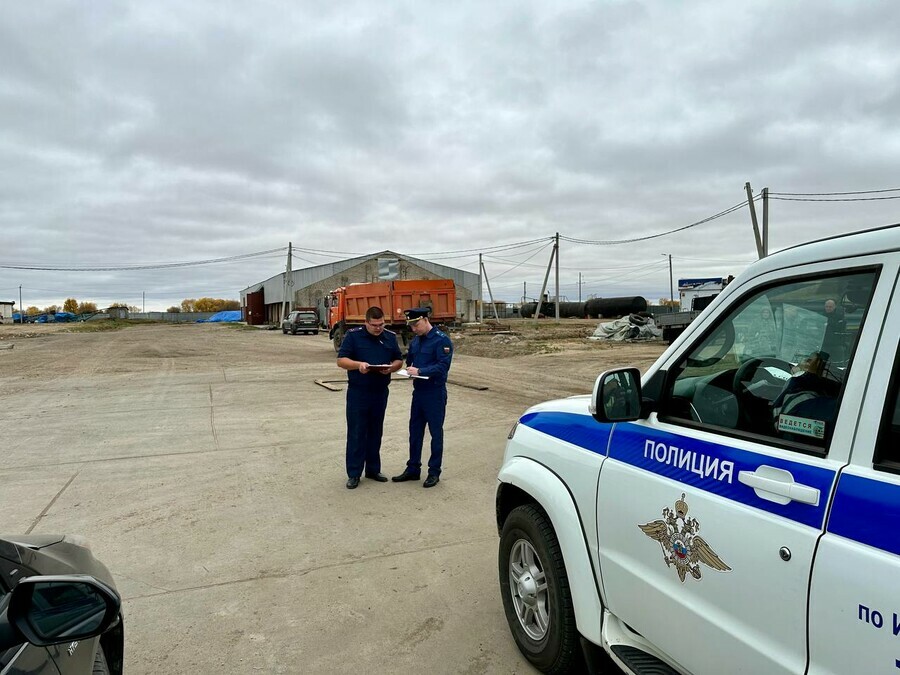 В Амурской области на территории зернохранилища водитель грузовика сбил рабочего