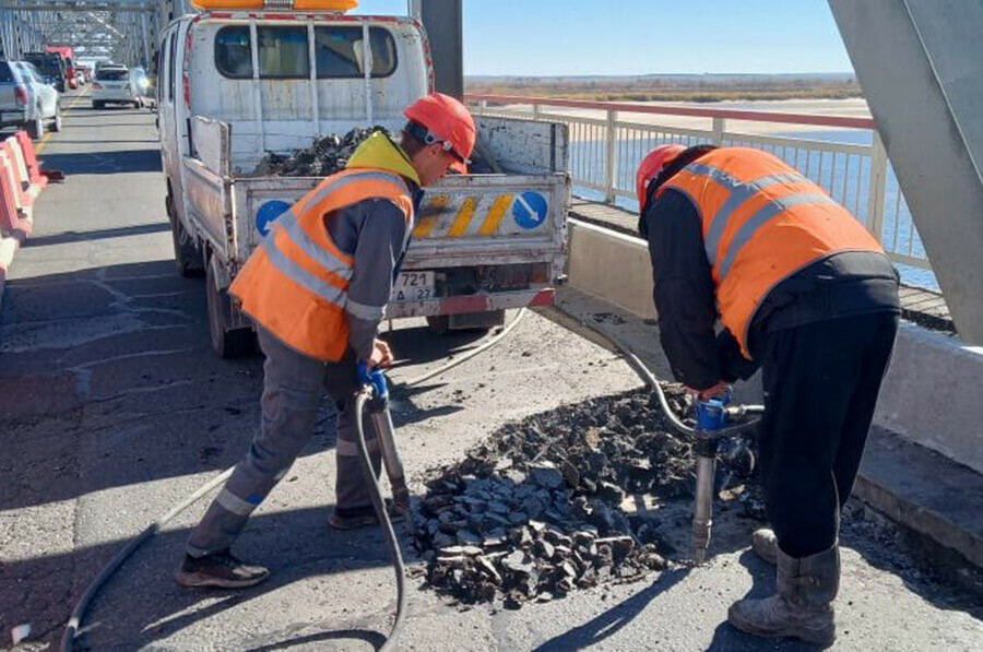 В Благовещенске на старом мосту через Зею скоро закончат ремонт