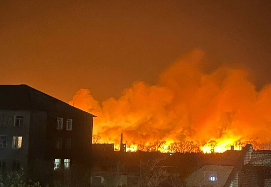 Сразу в нескольких малолюдных местах Белогорска разгорелись пожары