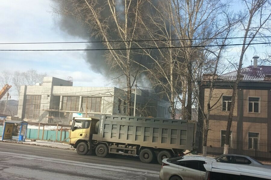 Строящийся ДК вспыхнул в Сковородине видео