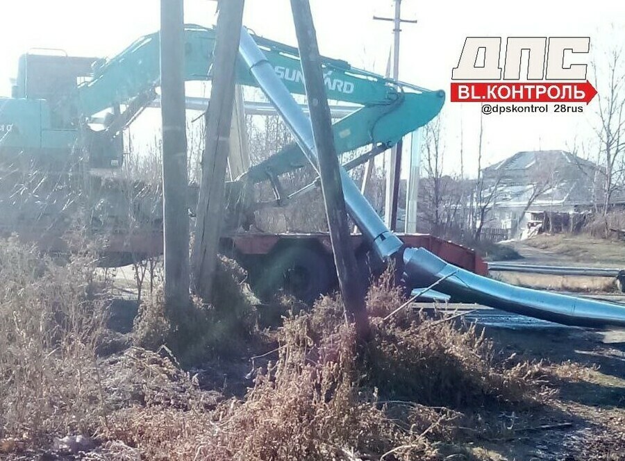 Под Райчихинском экскаватор повредил теплотрассу