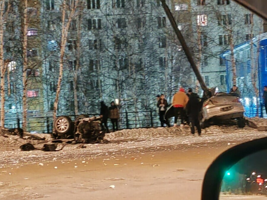 В Тынде в ночном ДТП разорвало автомобиль