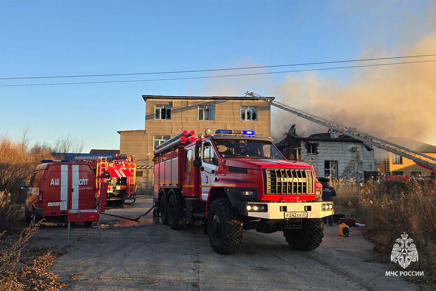 Тушили 22 человека гостиница загорелась в Хабаровске