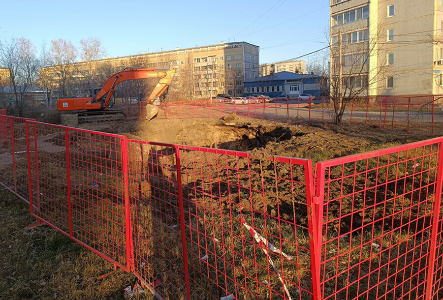 В микрорайоне Благовещенска будут устранять провал Горожан просят запастись водой фото