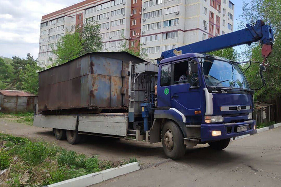 В Благовещенске продолжают вывозить незаконные гаражи