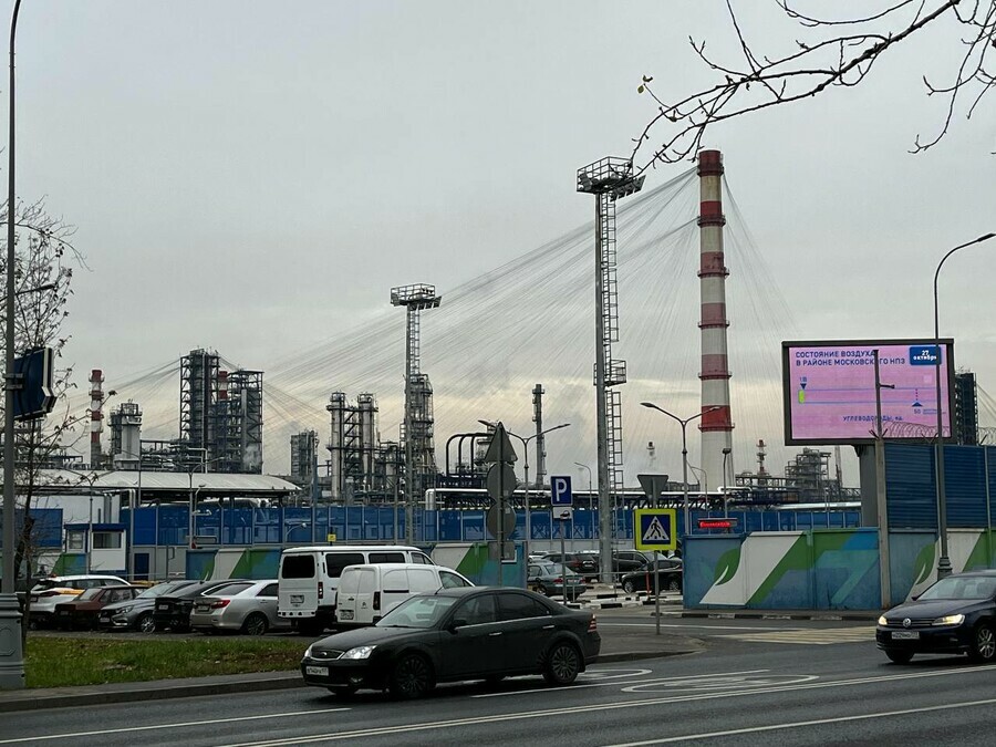 В Подмосковье начали накрывать стратегические объекты громадными сетками от дронов фото