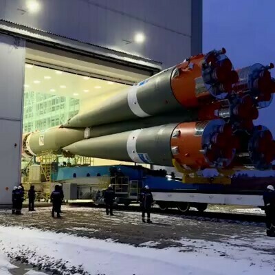 Ракета Союз21б выехала на стартовый комплекс космодрома Восточный под марш Прощание славянки видео