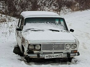 В лесу под Благовещенском нашли брошенное авто Возможно машину угнали