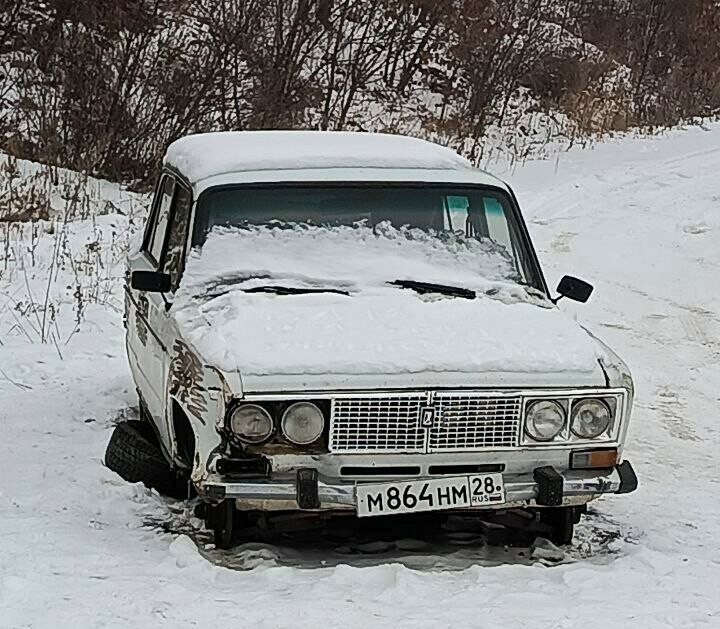 В лесу под Благовещенском нашли брошенное авто Возможно машину угнали