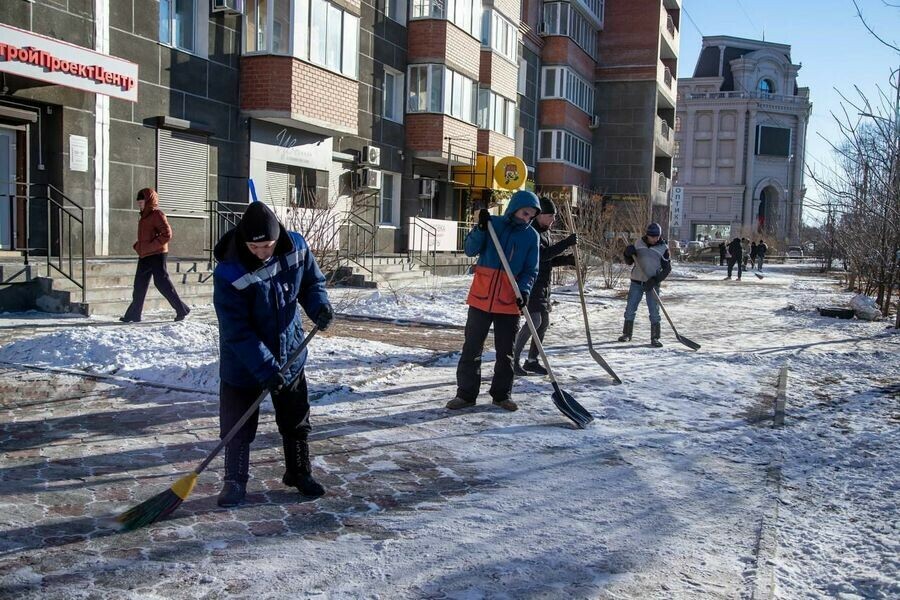 Мэр Благовещенска объяснил почему гололед в городе убирают не всегда быстро