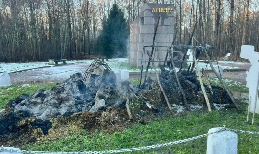 В Петербурге сгорел шалаш Ленина