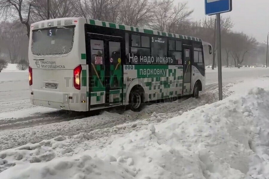 Застревающие автобусы и неработающие светофоры какая обстановка на дорогах Благовещенска видео фото