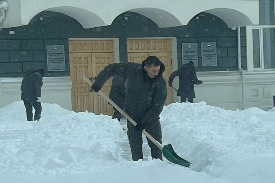 Мэр Благовещенска вышел на уборку улицы видео 