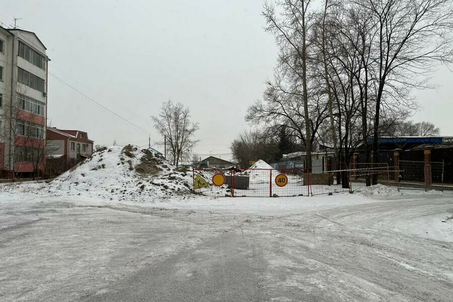 Мы ждем когда закопают в одном из районов Благовещенска до сих пор перекрыта улица фото 