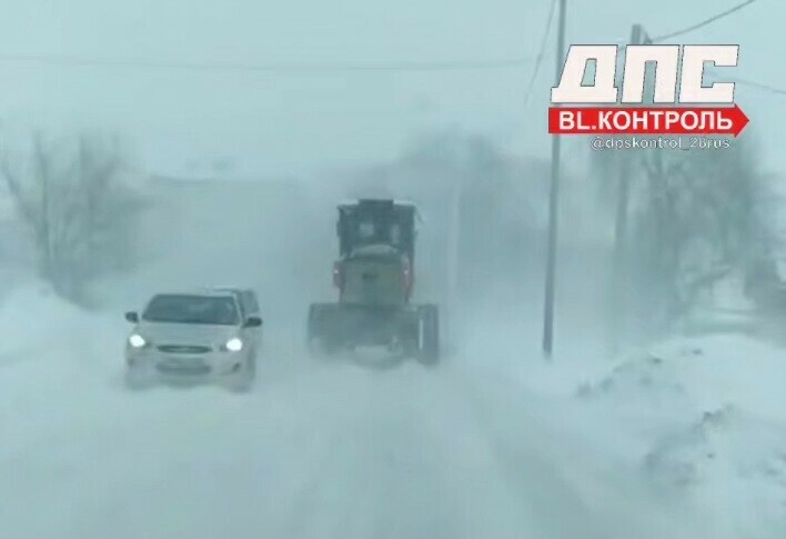 Всё грейдер застрял Благовещенск снова утопает в снегу фото видео