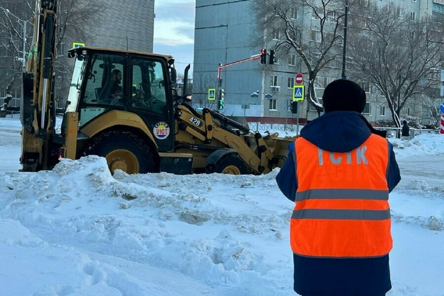 Власти Благовещенска назвали улицы где в субботу будут убирать снежный накат и наледь 