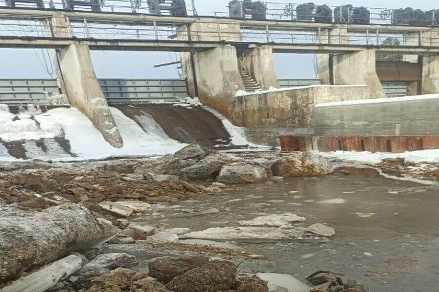 В Приамурье в разгаре ремонт 90летней плотины фото