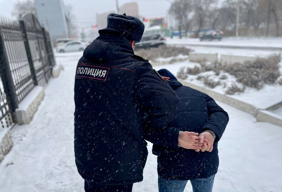 Около получаса потребовались полицейским Белогорска чтобы задержать преступника 