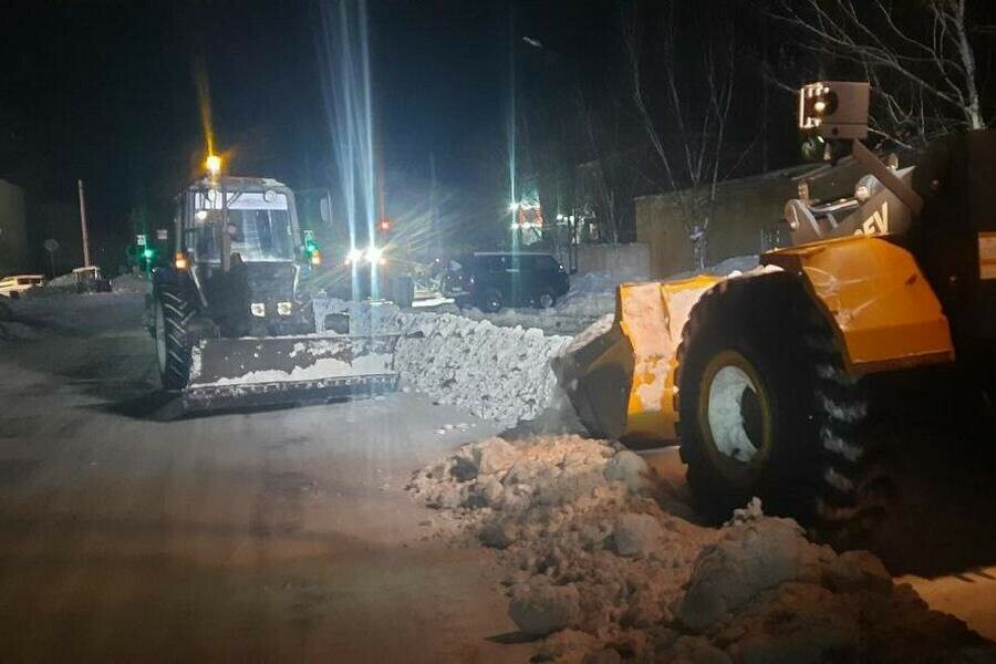 Ночью спецтехника будет бороться с гололедом в микрорайоне Благовещенска Где просят не парковаться 