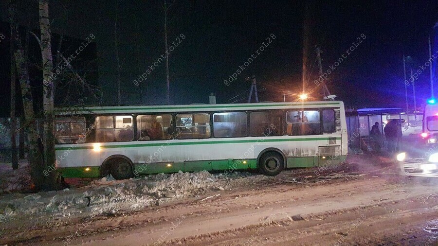 Вот мы несемся у нас отказали тормоза в Чигирях автобус с людьми чудом уцелел скатившись с горки