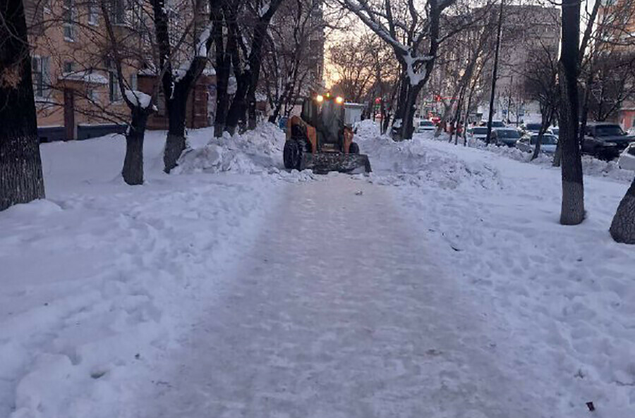 Где очистят тротуары где  дороги и откуда вывезут снег в Благовещенске