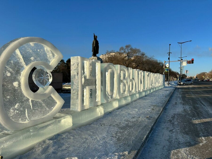 Это новая фишечка в центре Благовещенска завершаются работы по созданию новогоднего городка фото