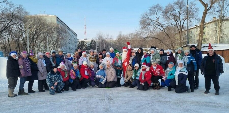 В горпарке Благовещенска начал работать каток