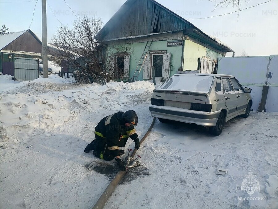 В Свободном оперативно ликвидирован пожар в частном жилом доме