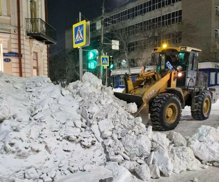 В Благовещенске продолжают бороться с последствиями ноябрьского снегопада План расчистки улиц на 8 января