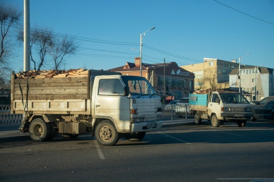 Возле рынка ВДНХ в Благовещенске вступил в силу запрет на движение грузовиков