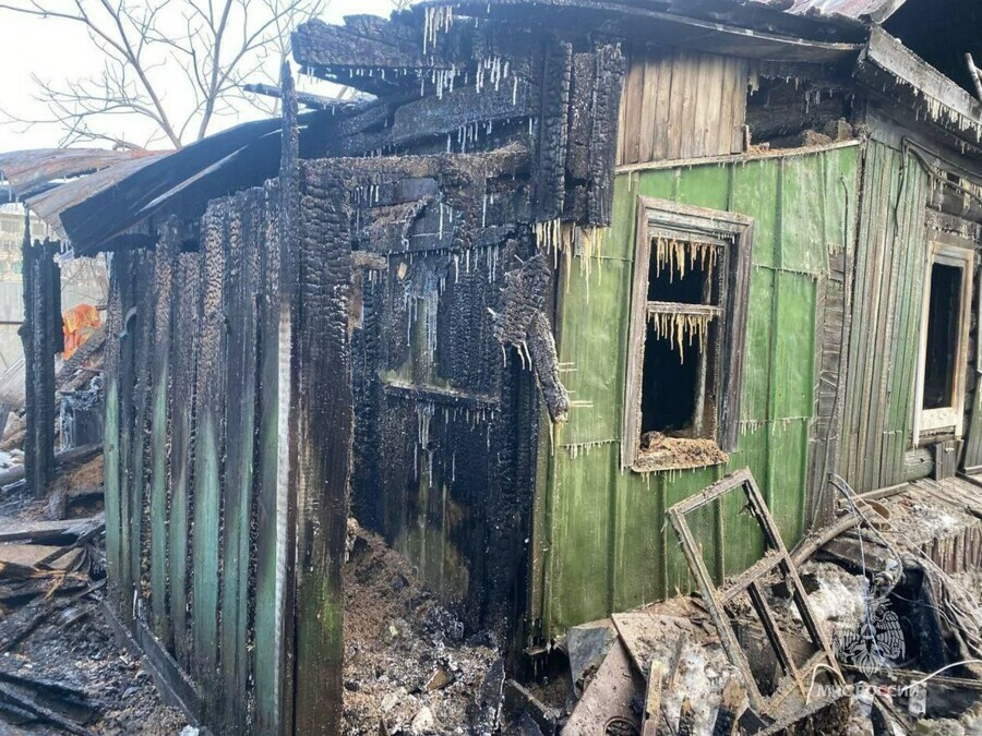 Ребенка из горящего дома спас сосед В МЧС рассказали подробности страшного пожара