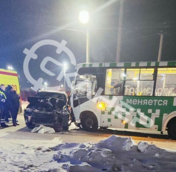 Появилось видео момента ДТП с пассажирским автобусом в Благовещенске