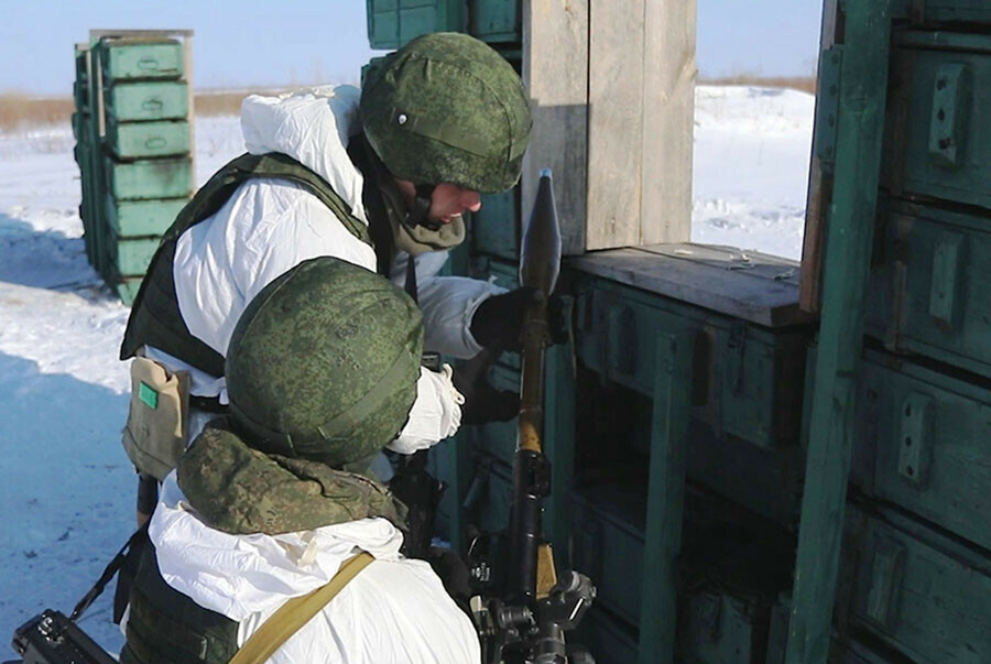 Военнослужащие заключившие контракт с Минобороны проходят курс интенсивной подготовки в Приамурье