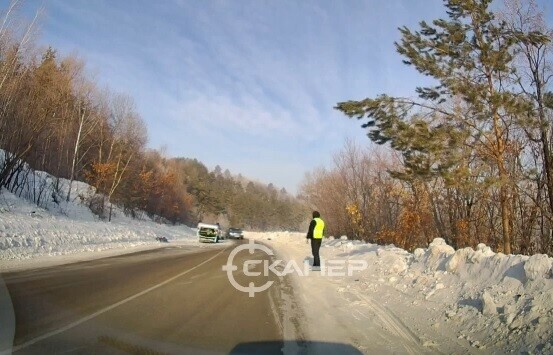 На свободненской трассе произошло ДТП с переворотом видео