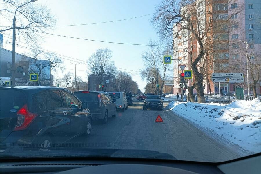 ДТП в центре Благовещенска затруднило движение фото