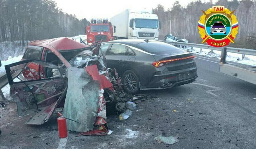 В ГАИ Приамурья рассказали подробности страшной аварии где столкнулись три машины и погибли люди