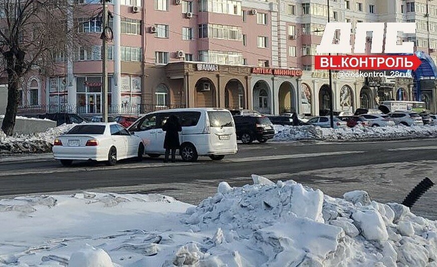 ДТП в центре Благовещенска затруднило движение 