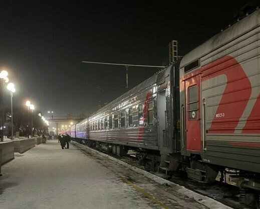 На вокзале творился ужас Пассажиров поезда Владивосток  Москва неожиданно попросили выйти в Чите