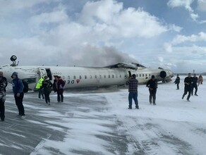 Самолет перевернулся на крышу при посадке в аэропорту Канады