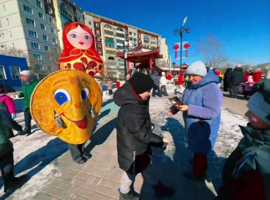 Две тысячи зрителей собрала Масленица в парке Дружбы в Благовещенске