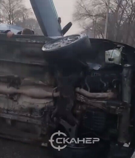 Появилось видео ДТП на Магистральной где водитель с признаками опьянения перевернул авто видео