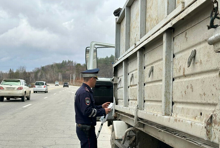 Для некоторых видов транспорта на дорогах Приамурья ввели ограничения