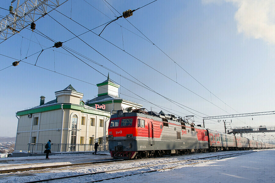 С понедельника в Приамурье изменился график движения пригородного поезда